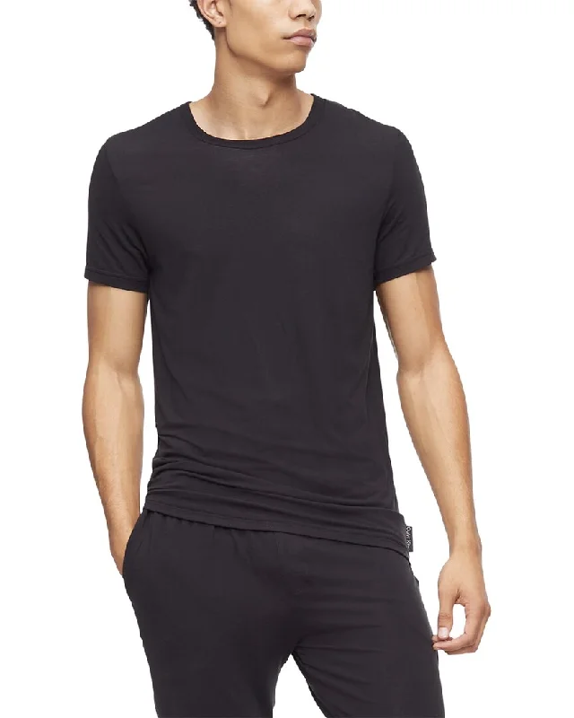 Men's UV - protection t - shirts for outdoor activities in the sunCalvin Klein Crewneck T-Shirt